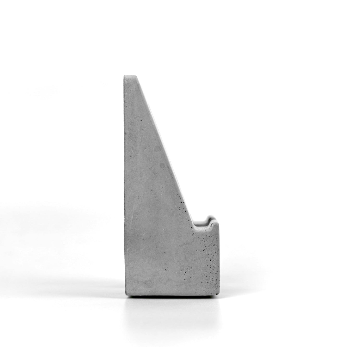 Beton Handyhalter für den Schreibtisch – Seitenansicht