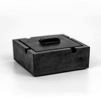 Aschenbecher mit Deckel aus Beton in Schwarz, Gesamtansicht