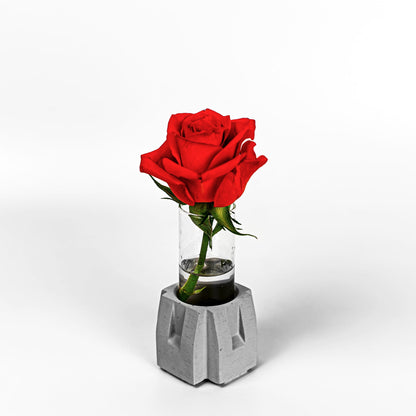 Beton Vase Pillar Frontalansicht mit Blume