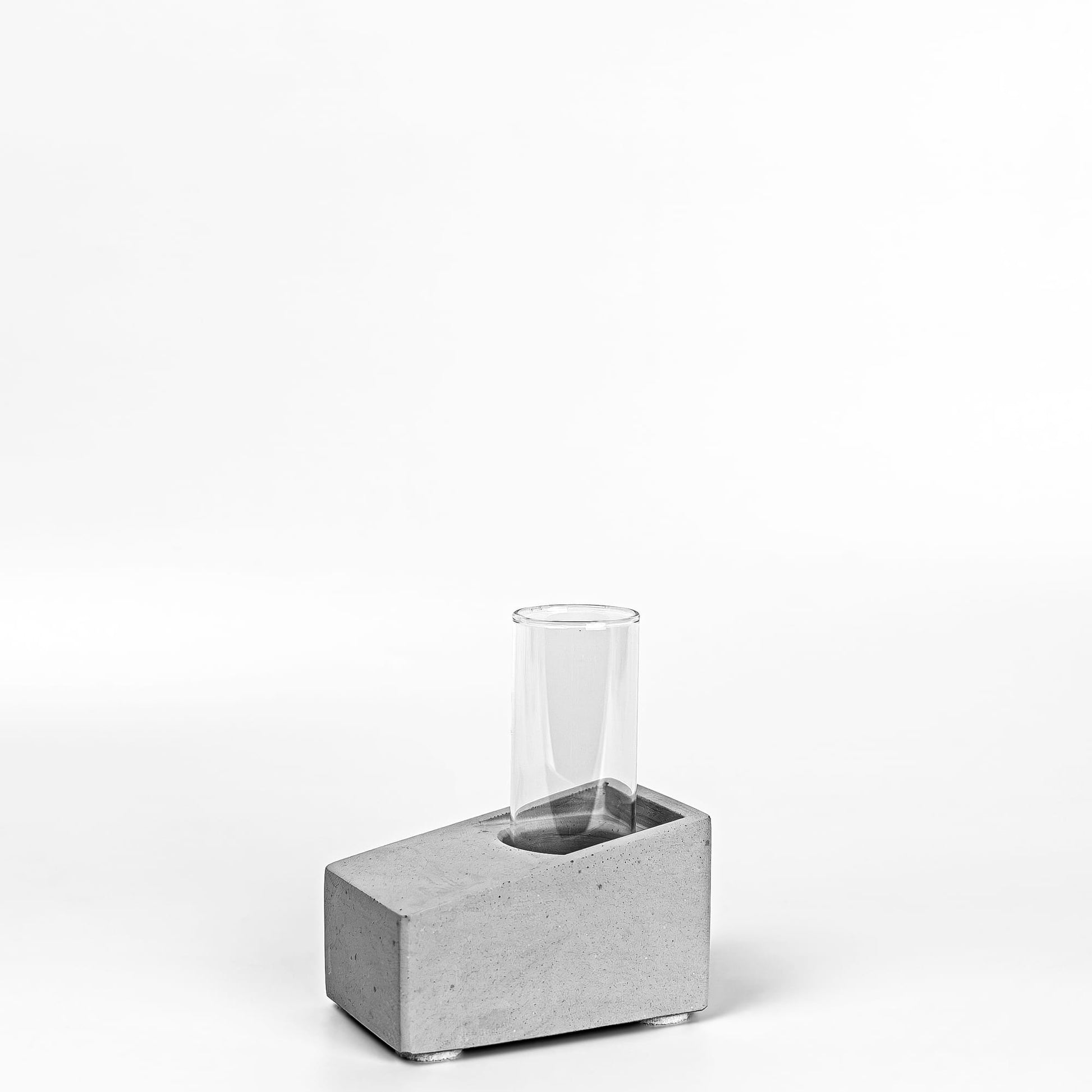 Beton Vase Slab Diagonalansicht