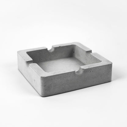 Klassischer Aschenbecher aus Beton ohne Korkboden in Grau, Gesamtansicht