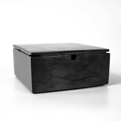 Großer Design Aschenbecher aus Beton mit Deckel in Schwarz, Gesamtansicht