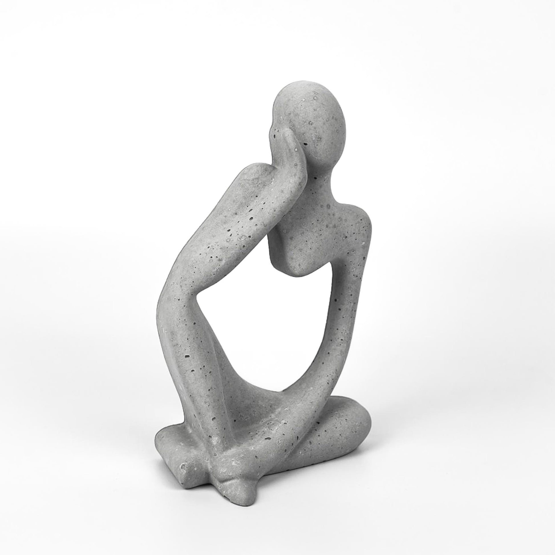 beton-figur-skulptur-denkend-3-seite
