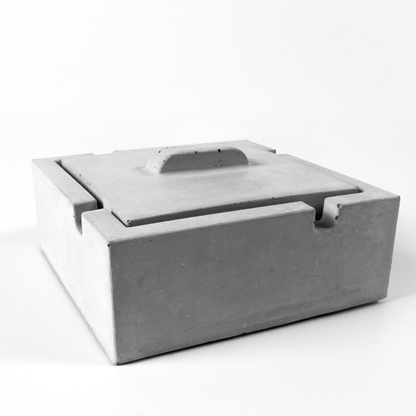 Detailansicht, cooler Aschenbecher mit Deckel, Beton, grau