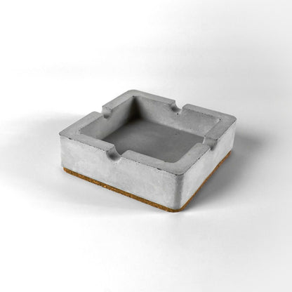 Design Aschenbecher aus Beton, Korkboden, grau, Ambiente