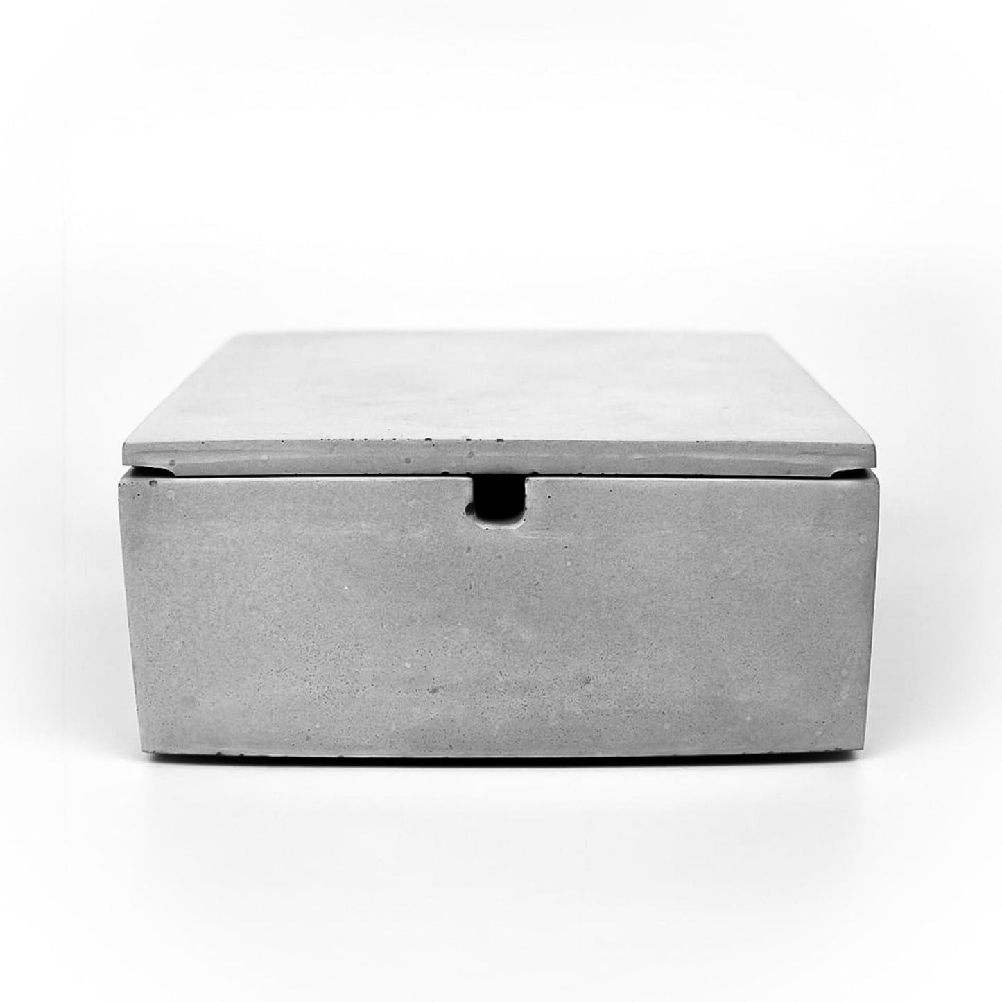 Frontale Ansicht, großer Design Aschenbecher mit Deckel, grau