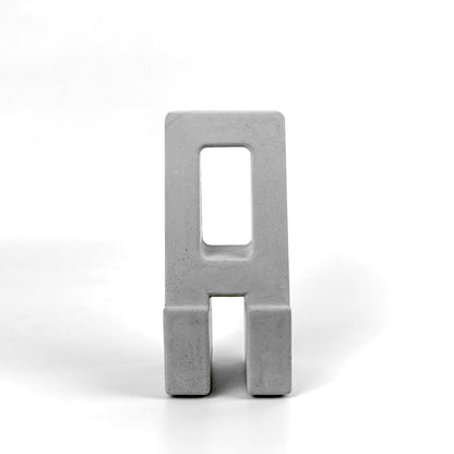 Design Handyhalter aus Beton – Vorderansicht auf weißem Hintergrund