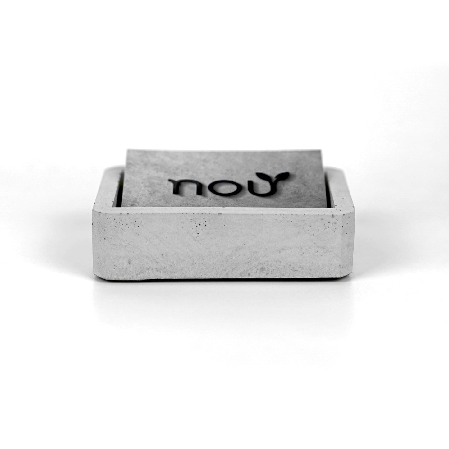 Visitenkartenhalter aus Beton mit Visitenkarten im Standardformat Vorderansicht