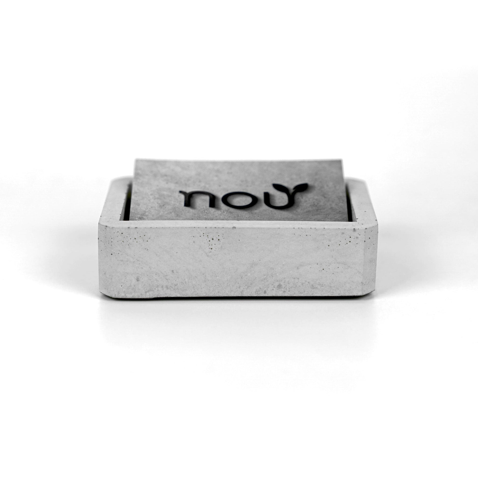 Visitenkartenhalter aus Beton mit Visitenkarten im Standardformat Vorderansicht