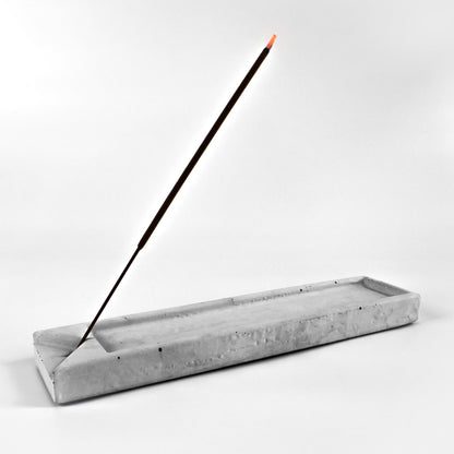 raeucherstaebchenhalter beton mit raeucherstaebchen gesamtansicht