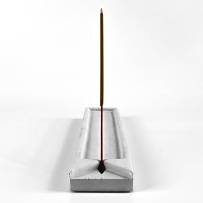 raeucherstaebchenhalter beton mit raeucherstaebchen