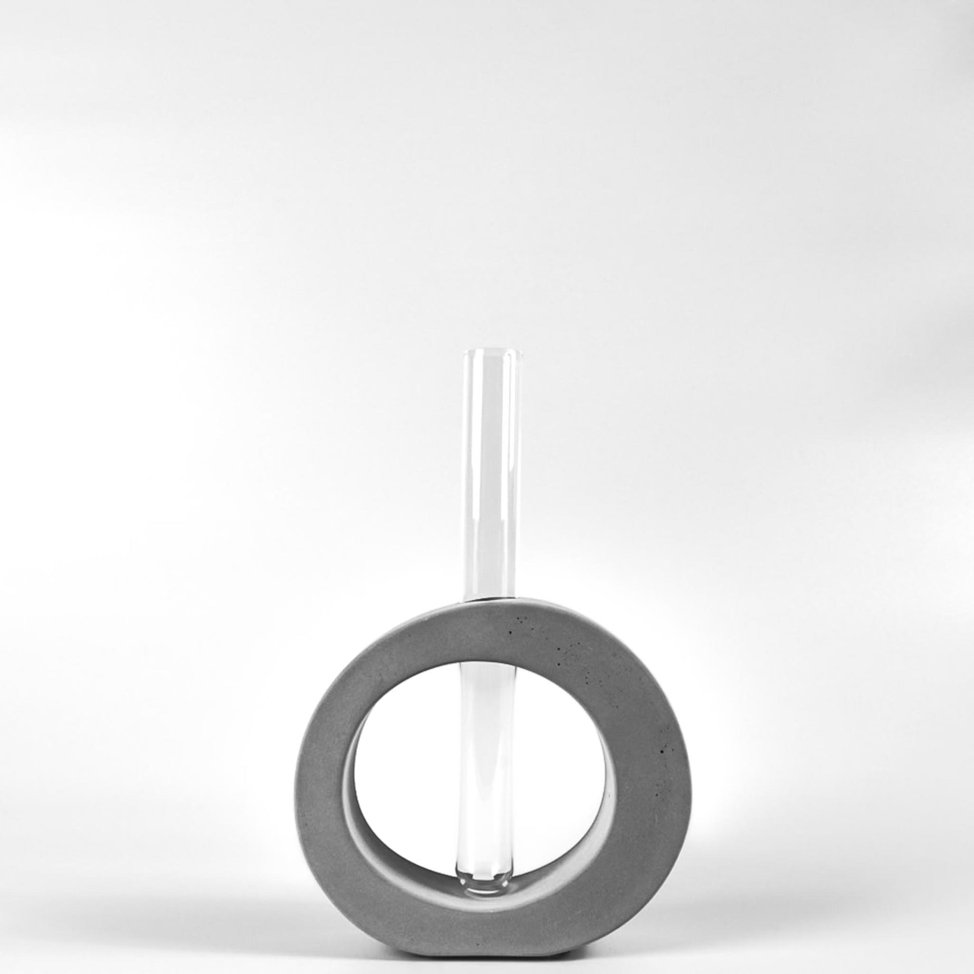 reagenzglas-vase-beton-oval-gesamtansicht
