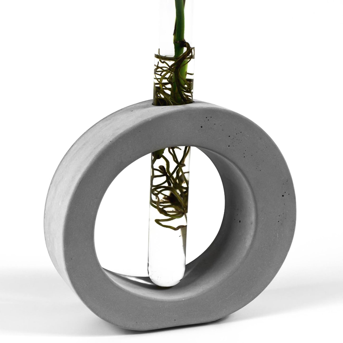 reagenzglas-vase-beton-oval-nahaufnahme-seitlich