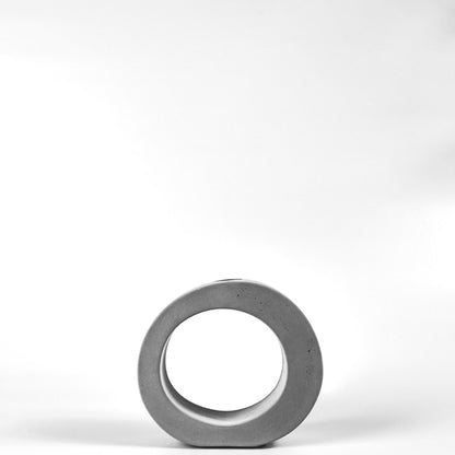 reagenzglas-vase-beton-oval-ohne-glas-frontal