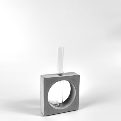 reagenzglas-vase-beton-quadrat-seitlich