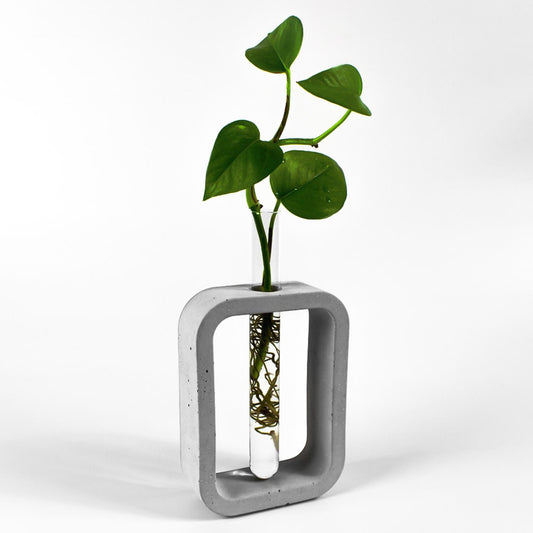 reagenzglas-vase-beton-rechteck-gesamtansicht-seitlich
