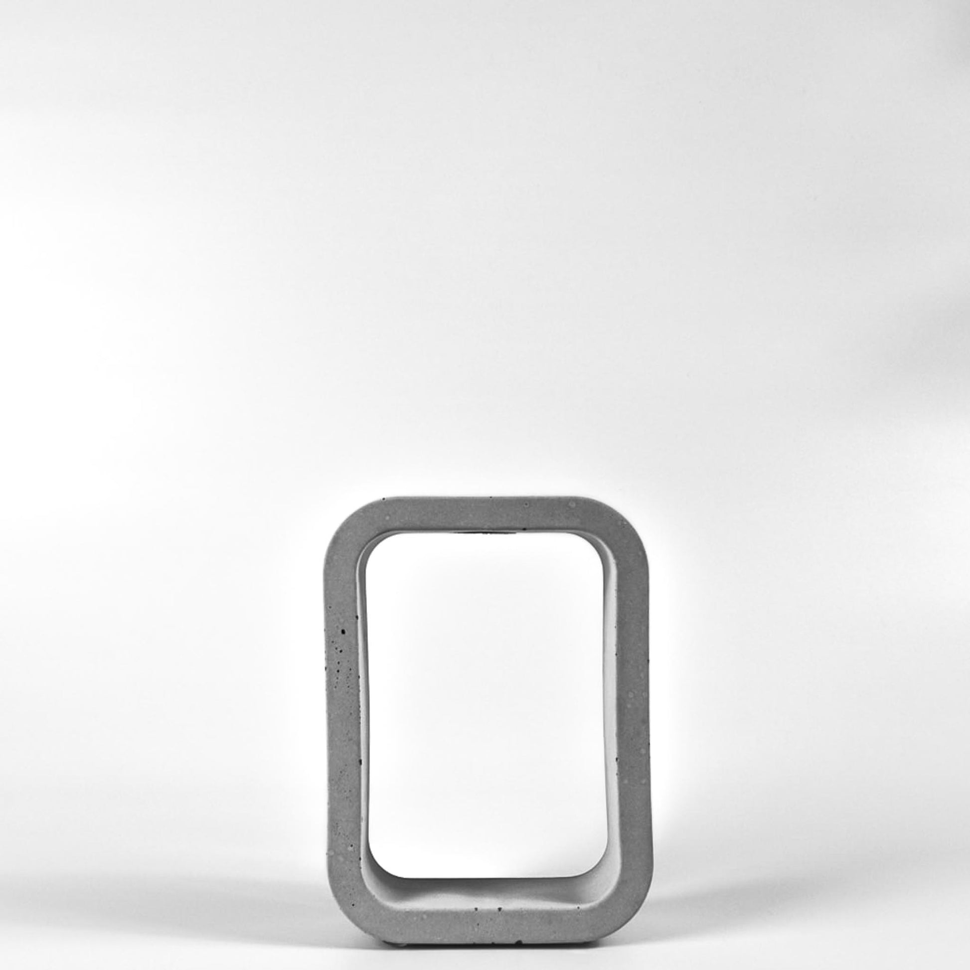 reagenzglas-vase-beton-rechteck-ohne-glas-frontal