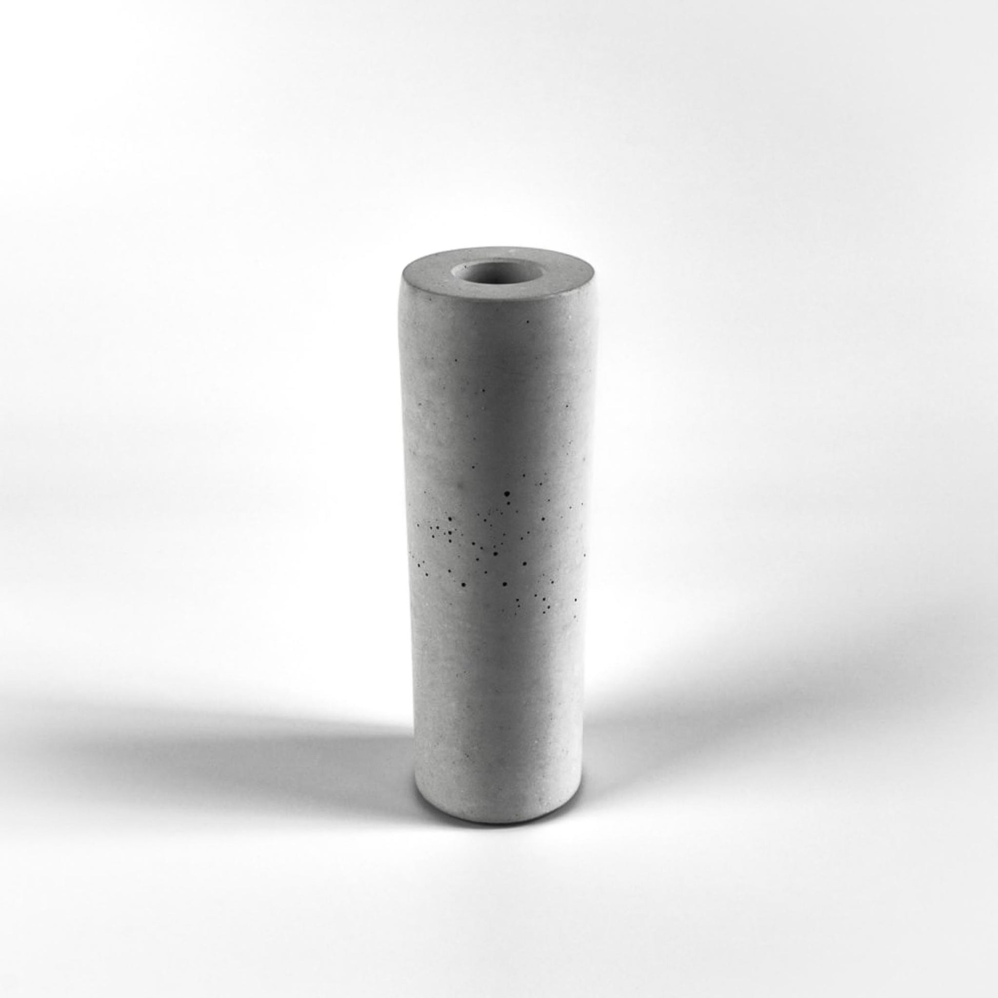 trockenblumen-vase-beton-rund-gesamtansicht