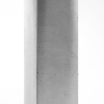 vase-beton-eckig-fuer-trockenblumen-nahaufnahme